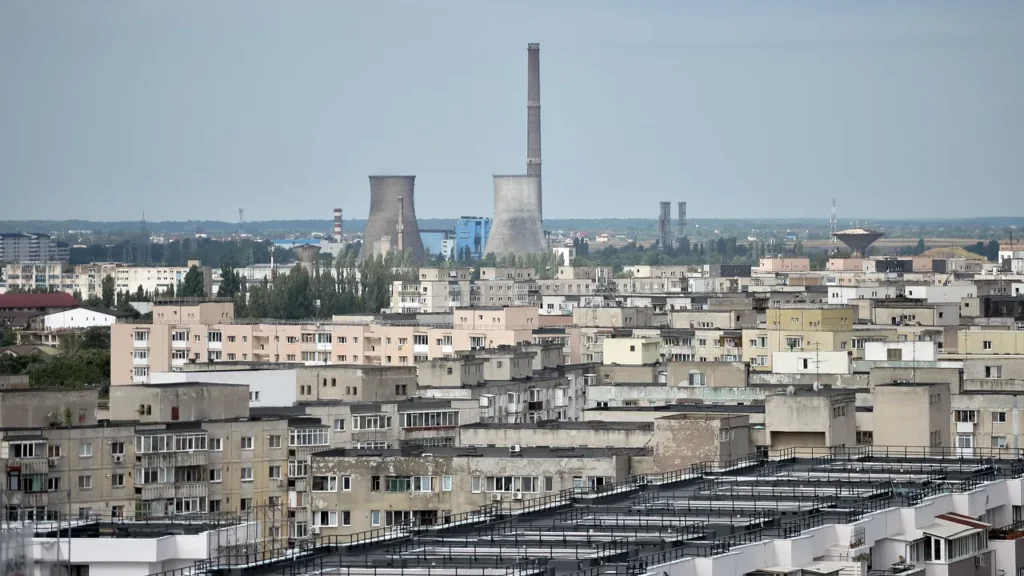 O explozie a fost auzită luni seară la CET Vest din Capitală, urmată de un incendiu la centrală. Martorii au raportat fluctuații de energie electrică, înainte. 