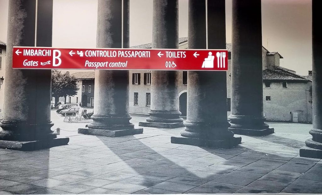 O familie din Italia a rezervat un zbor spre Cracovia, dar a ajuns la Craiova / „A fost greșeala noastră. Dar a fost o vacanță minunată” / Nu e prima dată când italienii încurcă orașele