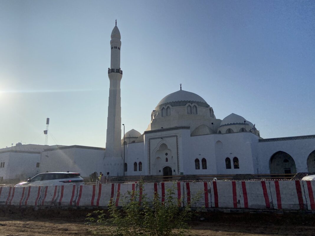 O inscripție greacă misterioasă ar putea dezvălui existența unui templu pierdut sub Marea Moschee din Siria