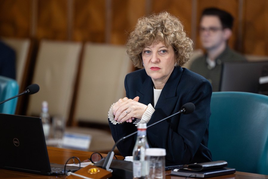 Oana Gheorghiu anunță închiderea unor companii de stat cu datorii istorice. România este „o navă aflată pe o mare în plină furtună şi cu un foc la bord”