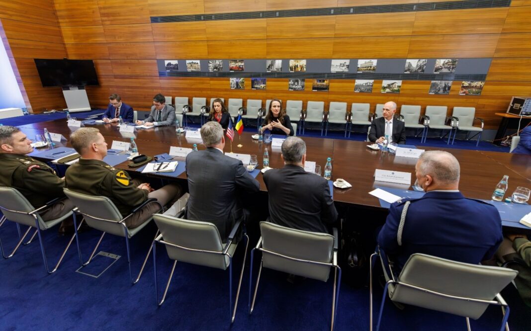 Oana Țoiu: Incidentul cu drona rusească, discutat cu secretarul Armatei SUA, Daniel P. Driscoll. „Parteneriatul cu SUA rămâne esențial pentru siguranța României”