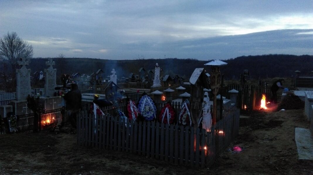 Obiceiuri mai puțin cunoscute de Paște / Joimari în Oltenia, Prăgșorul în Țara Moților, „masa” cu cei plecați în Dobrogea și țuru în Sibiu