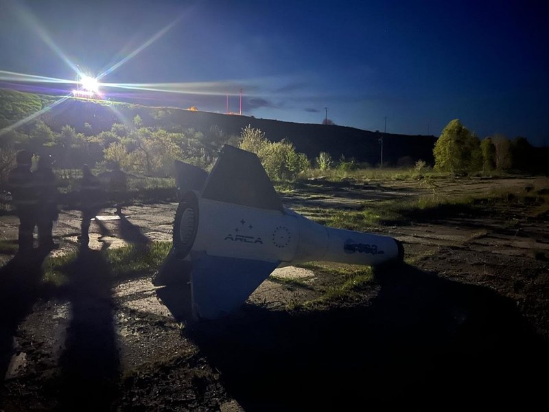 Obiect ce pare parte dintr-o rachetă, descoperit pe plaja din Corbu.  Poliţia a constatat că obiectul a făcut parte dintr-un proiect studenţesc