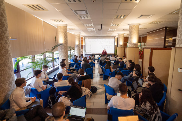 Oportunităţi pentru studenţi. Investment School finalizează Săptămâna Advanced şi intră în etapa competitivă IS Pro
