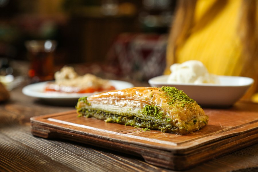 Orașul din Turcia unde fisticul este „aur verde”. Gaziantep, patria baklavalei și capitala gastronomiei turcești