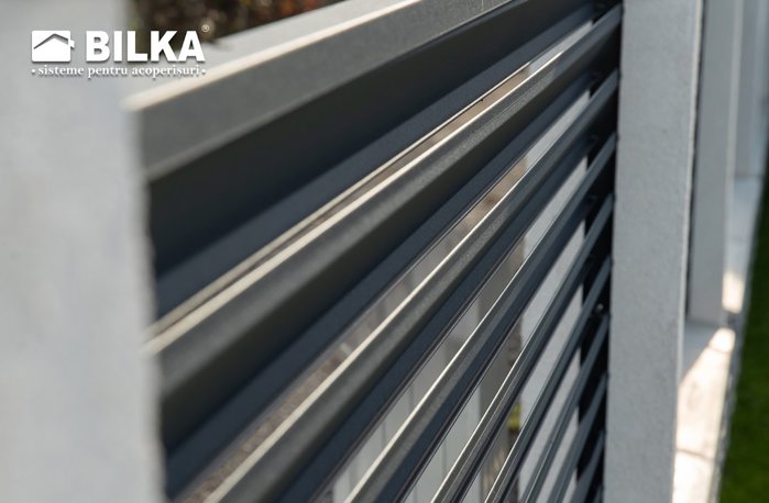 (P) De ce unele garduri din şipcă metalică rezistă 20 ani iar altele doar 5: factorii invizibili care fac diferenţa