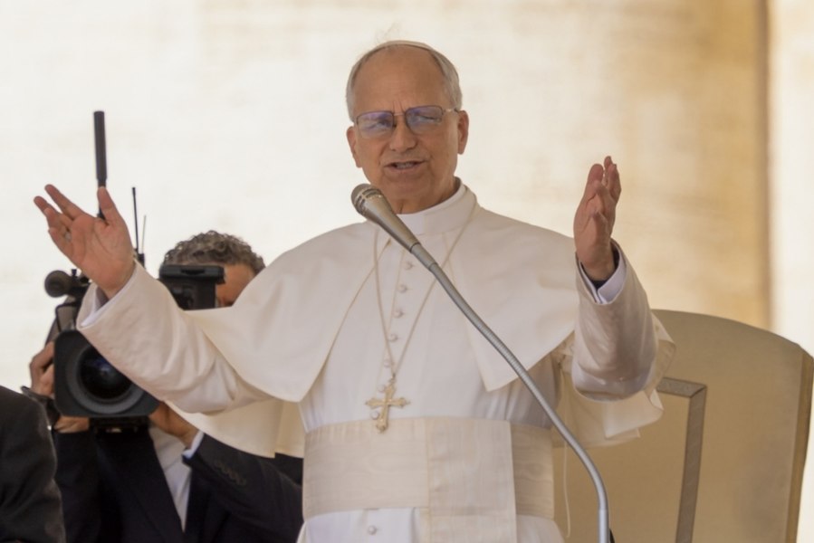 Papa condamnă „iluzia omnipotenței” care alimentează SUA și Israelul în războiul împotriva Iranului.  „Chiar și numele sacru al lui Dumnezeu a fost atras într-o retorică a morții”