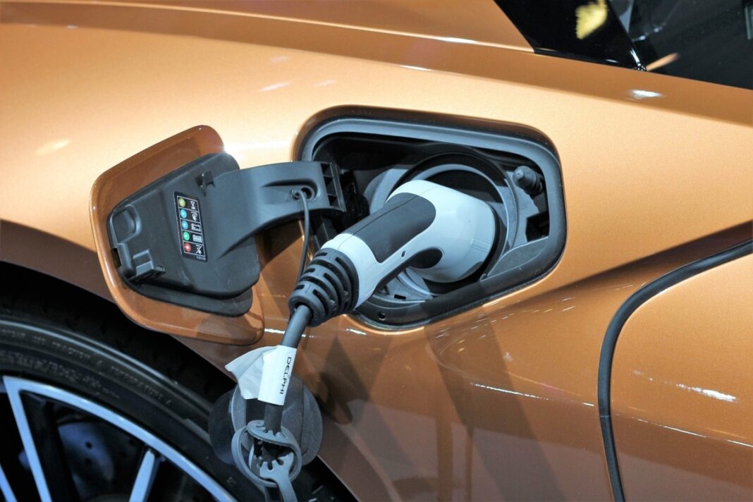 Parcarea în București rămâne gratuită până în 2027 doar pentru maşinile electrice înmatriculate în Capitală