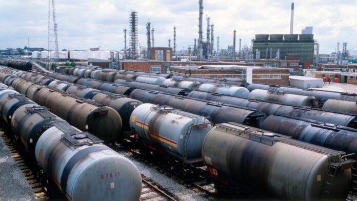 Petrol american ajunge din nou în Grecia după patru ani, pe fondul tensiunilor din Orientul Mijlociu