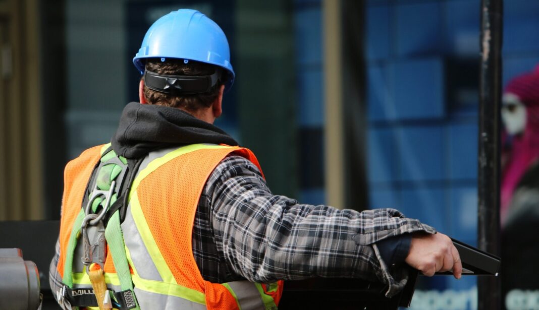 Platformă unică dezvoltată de guvern pentru muncitorii străini care se angajează în România