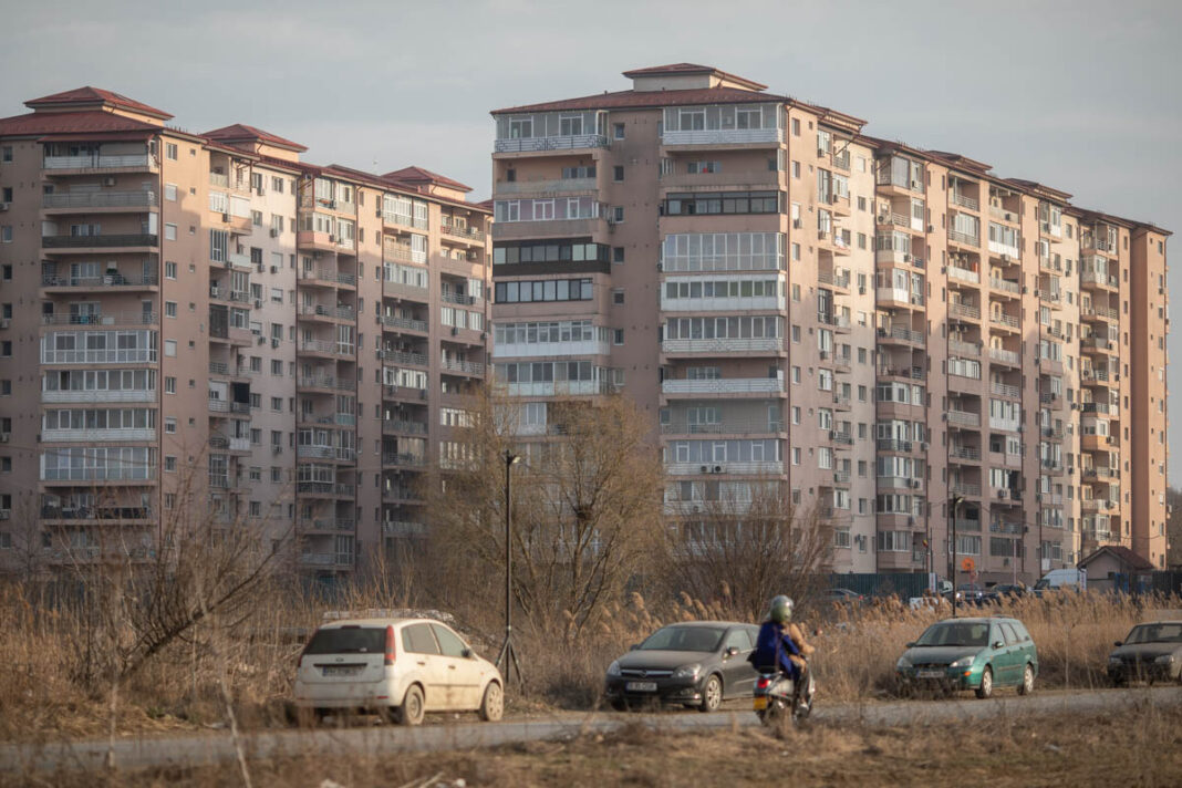 Ponderea românilor care sunt proprietari ai locuinţei pe care o deţin a scăzut la 70,5%, în 2026 / De ce se vând mai puține case – sondaj