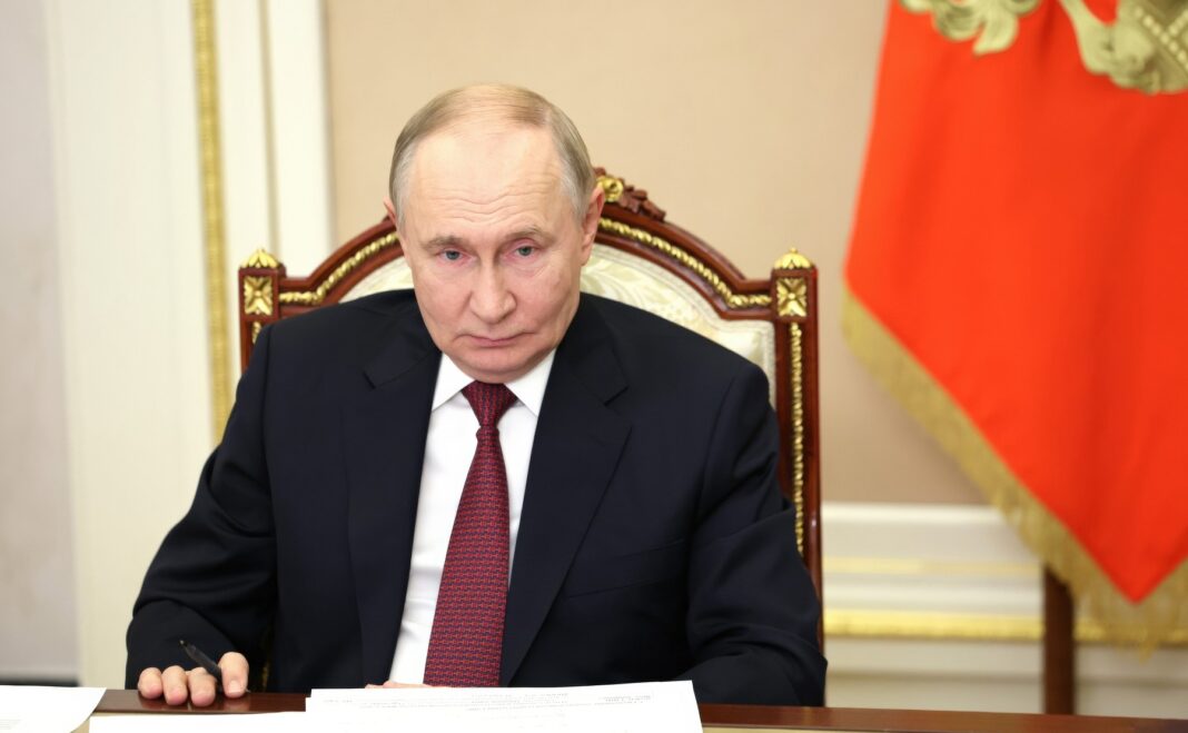 Popularitatea lui Putin continuă să scadă în Rusia, pe fondul restricţionării internetului şi al impasului în războiul cu Ucraina