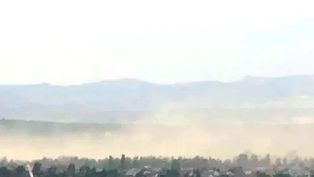 Praful de steril de la iazul de decantare Tăuții de Sus, purtat de vânt spre Baia Mare / Avertisment al Prefecturii Maramureș