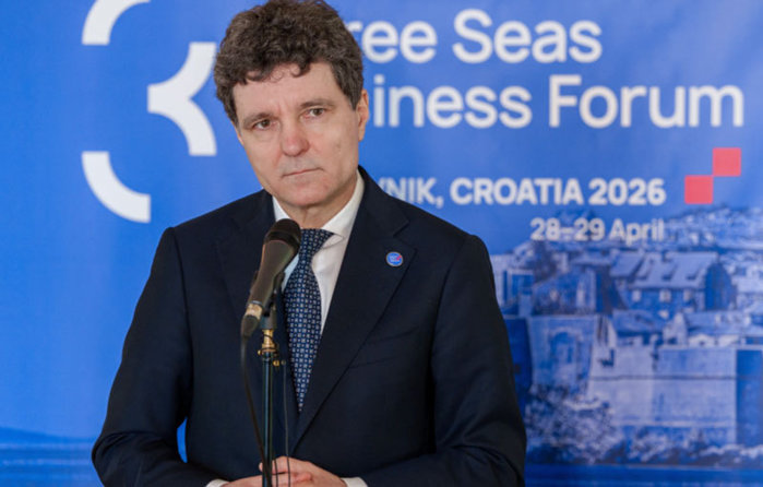 Preşedintele Nicuşor Dan, la Summitul Iniţiativei celor Trei Mări din Dubrovnik: România este extrem de întârziată pe coridorul rutier Lugoj-Calafati, iar situaţia este mai rea pe calea ferată. Vrem investiţii americane în nuclear şi gaze. Noi vrem să avem o prezenţă americană în România şi vrem ca această configuraţie economică să fie favorabilă României
