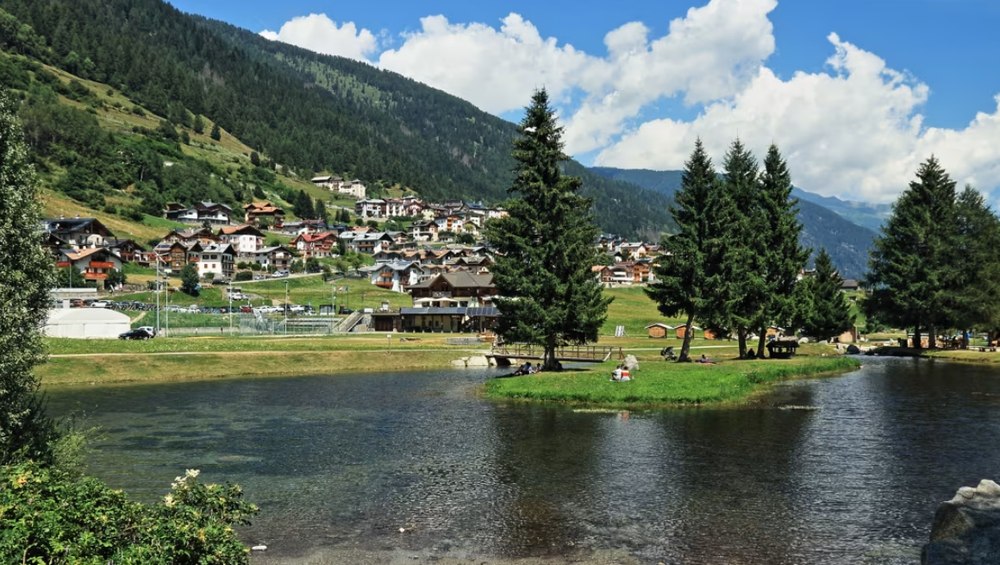 Primești 100.000 de euro să-ți cumperi casă în Italia: condițiile pentru a locui într-o regiune celebră, cunoscută pentru peisaje spectaculoase