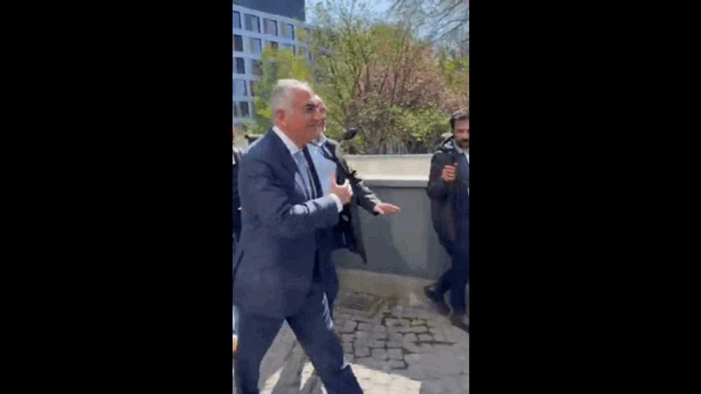 Prințul moștenitor al Iranului, Reza Pahlavi, atacat la Berlin. „Va face ceva lumea liberă sau va asista la masacru în tăcere?”,