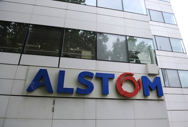 Producătorul francez de trenuri Alstom pierde vineri 30% din capitalizare pe bursa de la Paris, din cauza dificultăţilor financiare. În România, compania are peste 1.600 de angajaţi