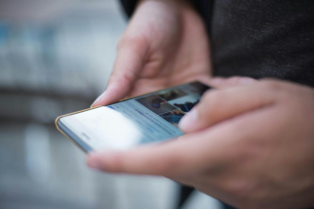 Propunere în Italia pentru interzicerea rețelelor sociale copiilor sub 14 ani / Ar urma să fie finanțate programe educaționale pentru utilizarea responsabilă a internetului