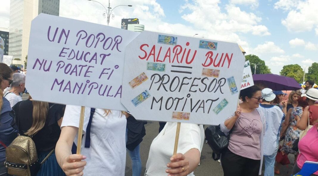 Protest al profesorilor în fața Ministerului Educației: sindicaliștii cer anularea unor măsuri și avertizează cu greva