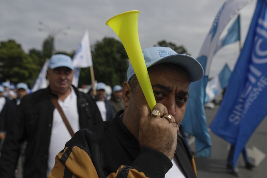Proteste ale marilor sindicate, marți, 28 aprilie: sunt anunțați mai mult de 10.000 de participanți / Sindicaliștii s-au întâlnit miercuri cu liderul PSD Sorin Grindeanu