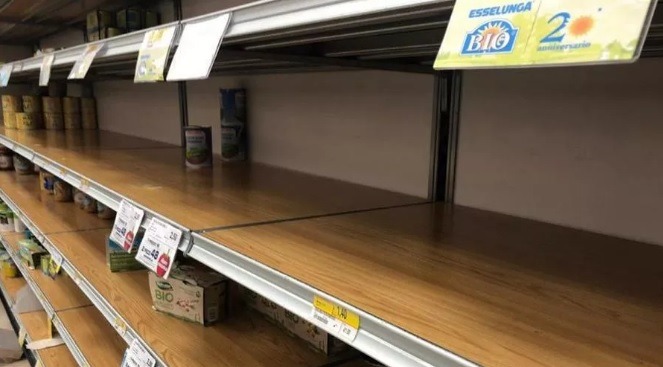 ”Rafturile sunt goale, buzunarele șefilor sunt pline și, în această dimineață, dintr-un motiv necunoscut, au plecat”/ Guvernul de la Sofia a închis „magazinele pentru oameni” deținute de stat