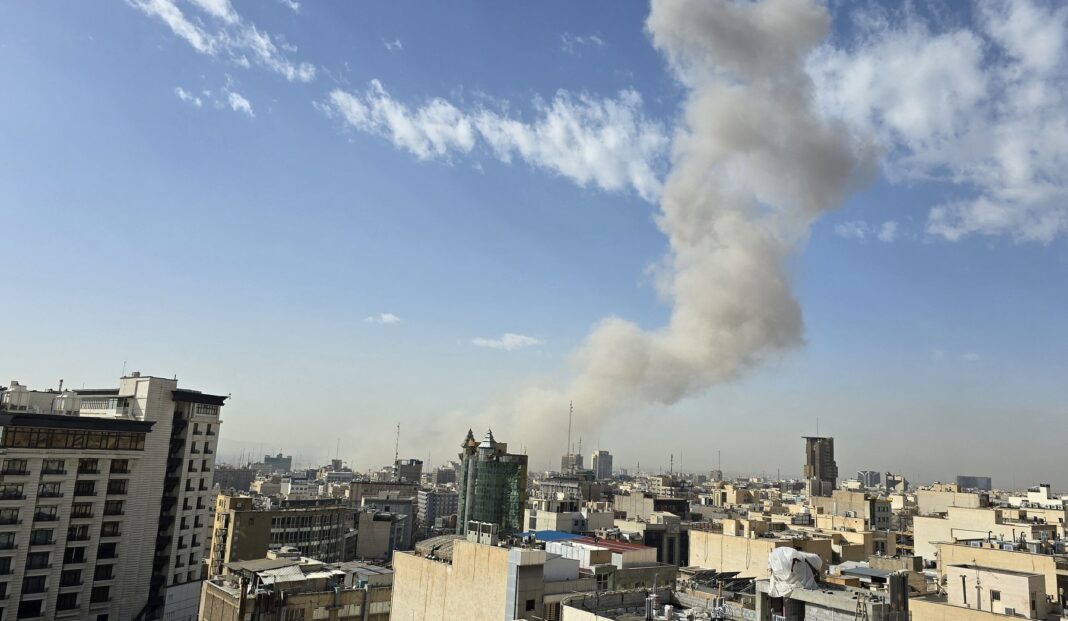 Războiul din Iran, ziua 62 | Prețul petrolului a atins un nou maxim și trece de pragul de 125 de dolari pe baril / Negocierile de pace sunt în impas / Costuri de 25 de miliarde de dolari pentru Pentagon în două luni de război