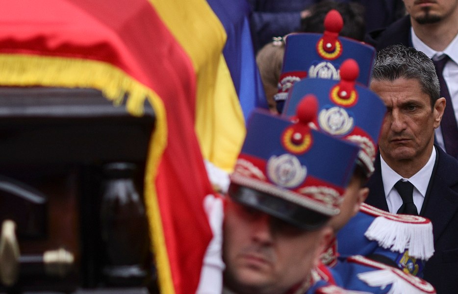 Răzvan Lucescu, dărâmat în fața sicriului tatălui său. Discurs plin de emoție în timpul slujbei de înmormântare: „Nu și-a putut stăpâni emoțiile!”