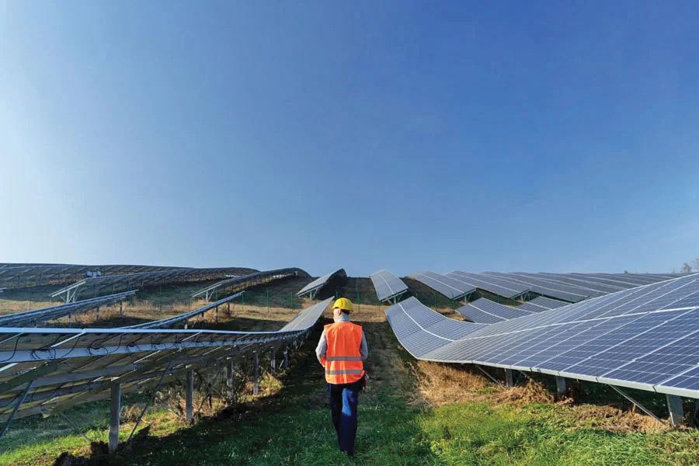 Realitatea dură. Ce a urmat după un 2025 record ca instalări de regenerabile? Cea mai mică producţie de energie din ultimii cinci ani, cărbunele şi gazul la o treime din mixul energetic şi importurile la maximul ultimilor cinci ani