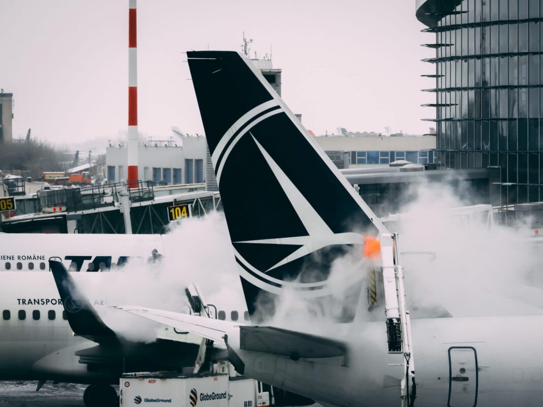 Reuters: Uniunea Europeană pregăteşte măsuri pentru asigurarea necesarului de combustibil pentru avioane / Războiul din Orientul Mijlociu ameninţă aprovizionarea