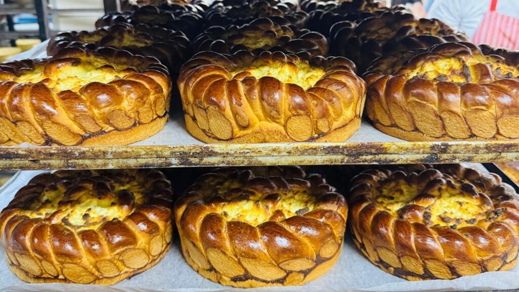 RFI: Cum se fac cei mai delicioși cozonaci moldovenești, panettone, colomba sau pasca artizanală? Reportaj (Foto/Audio)