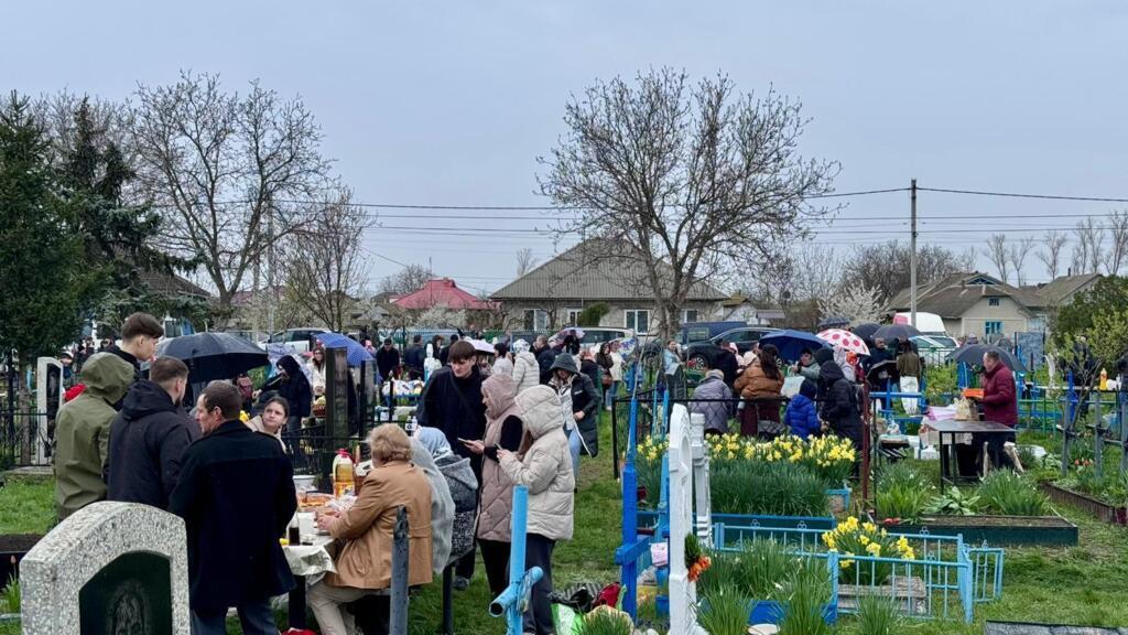 RFI: Paștele Blajinilor în nordul R. Moldova: între rugăciune, dor și întrecerea pomenilor