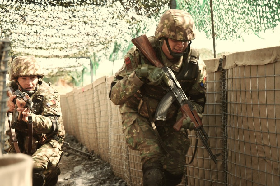 România va produce „cea mai modernă armă de asalt din lume”: Cugir, noul centru al industriei de apărare