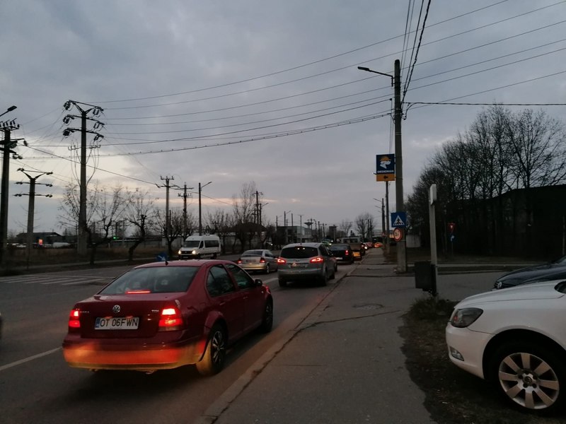 Românii care pleacă în minivacanța de 1 Mai cu mașina personală ar trebui să facă plinul de acasă