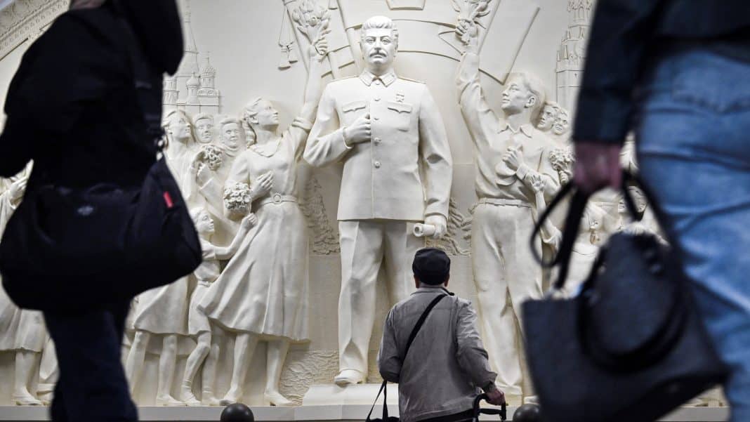 Rusia formează influenceri pro-război în tabere pentru adolescenți