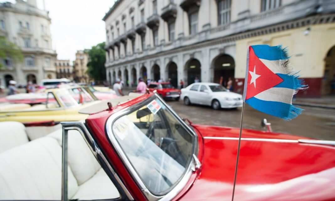 Rusia va continua să sprijine Cuba, afirmă un diplomat după sosirea primului petrolier