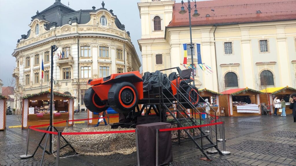 S-a deschis Târgul de Paști din Sibiu / Turiștii străini, printre primii vizitatori / Carusel, mâncare, icoane, lumânări, iepurași și ouă