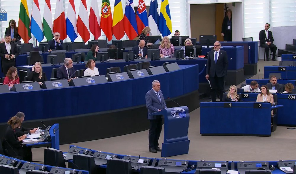 „S-a legat cu lanțul de calorifer”. Declarația explozivă unui europarlamentar PSD despre Ilie Bolojan, în Parlamentul European