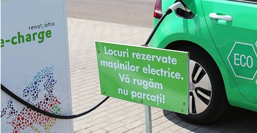 Sancţiuni pentru ocuparea abuzivă a locurilor destinate încărcării vehiculelor electrice / Proiect de modificare a Codului Rutier inițiat de USR