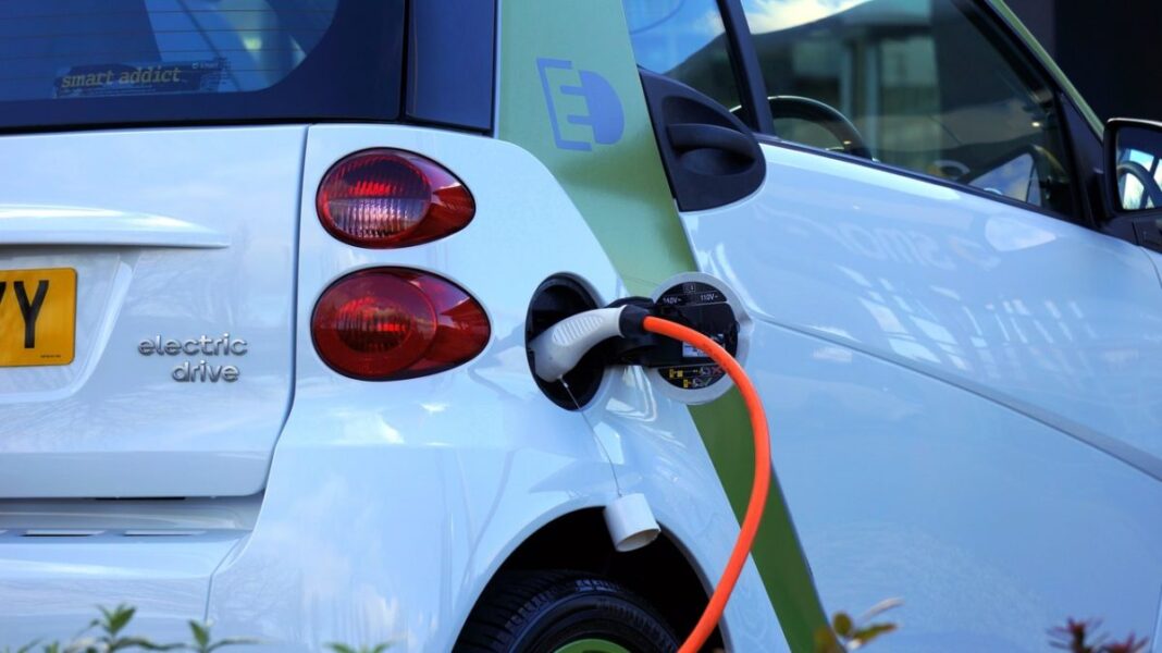 Șapte staţii de încărcare ultra-rapide pentru vehicule electrice, la Aeroportul Henri Coandă / Vor fi amplasate în parcarea din apropierea Terminalului Plecări