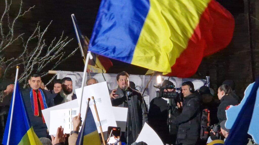 Simion, replică pentru Péter Magyar: Nu am dansat pe mormintele poporului tău / Ai grijă cum iei banii țării tale de la Ursula / Liderul extremist AUR a intrat cu forța acum șapte ani în cimitirul eroilor din Valea Uzului