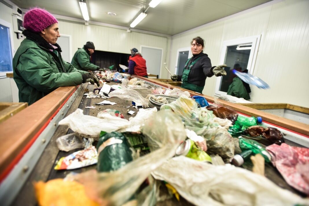 Sistem modern de gestionare a deşeurilor în Dâmbovița / Investiţia de peste 618 milioane de lei, finanțată și cu fonduri europene, va fi realizată în localitatea Şotânga