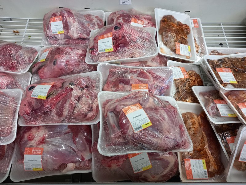 Șoc la raft înainte de Paște: cât costă carnea de miel în 2026 și cum au urcat prețurile pe lanțul de producție