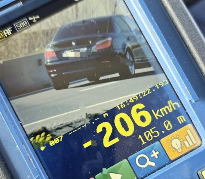 Șofer prins „zburând” cu 206 km/h pe DN 5: „Unii încă au impresia că șoselele sunt piste de decolare”. Cât l-a costat goana nebună