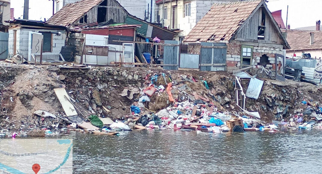 Someșul, în apropiere de Cluj Napoca, sufocat de gunoaie / Primarul din Florești: 975 de tone de deșeuri au fost scoase din râu anul trecut 