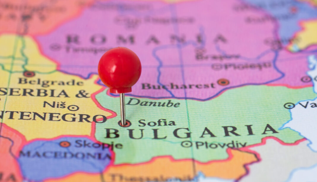 Sondajele la ieşirea de la urne în Bulgaria indică un avans semnificativ pentru coaliţia condusă de fostul preşedinte Rumen Radev / Este al optulea scrutin din ultimii cinci ani