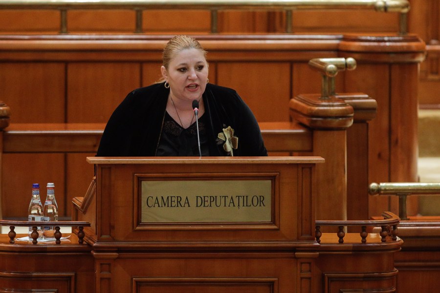 Șoșoacă anunță că SOS depune o moțiune de cenzură împotriva Guvernului Bolojan: „O facem noi, voi semnați-o”