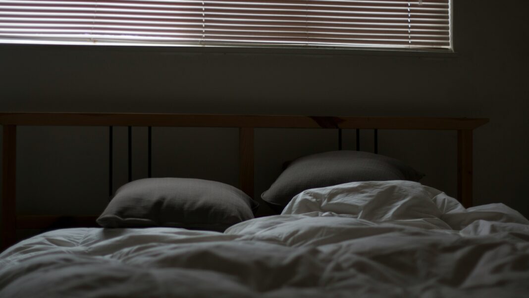 Studiu: tiparele de somn de zi pot semnala riscuri de sănătate la vârstnici. Legătura dintre somnul de prânz și mortalitate, analizată de cercetători americani