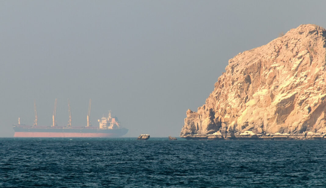 SUA anunţă lansarea unei operaţiuni de deminare a Strâmtorii Ormuz / Două nave militare americane au intrat în Golf