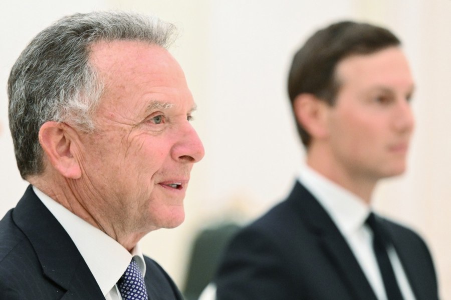 SUA reiau negocierile cu Iranul. Emisarii lui Trump, Steve Witkoff şi Jared Kushner, pleacă în Pakistan