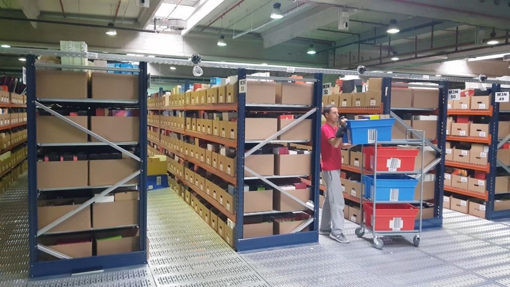 Taxă nouă la eMAG. Schimbarea care îi vizează pe toți clienții, indiferent dacă au sau nu abonament Genius